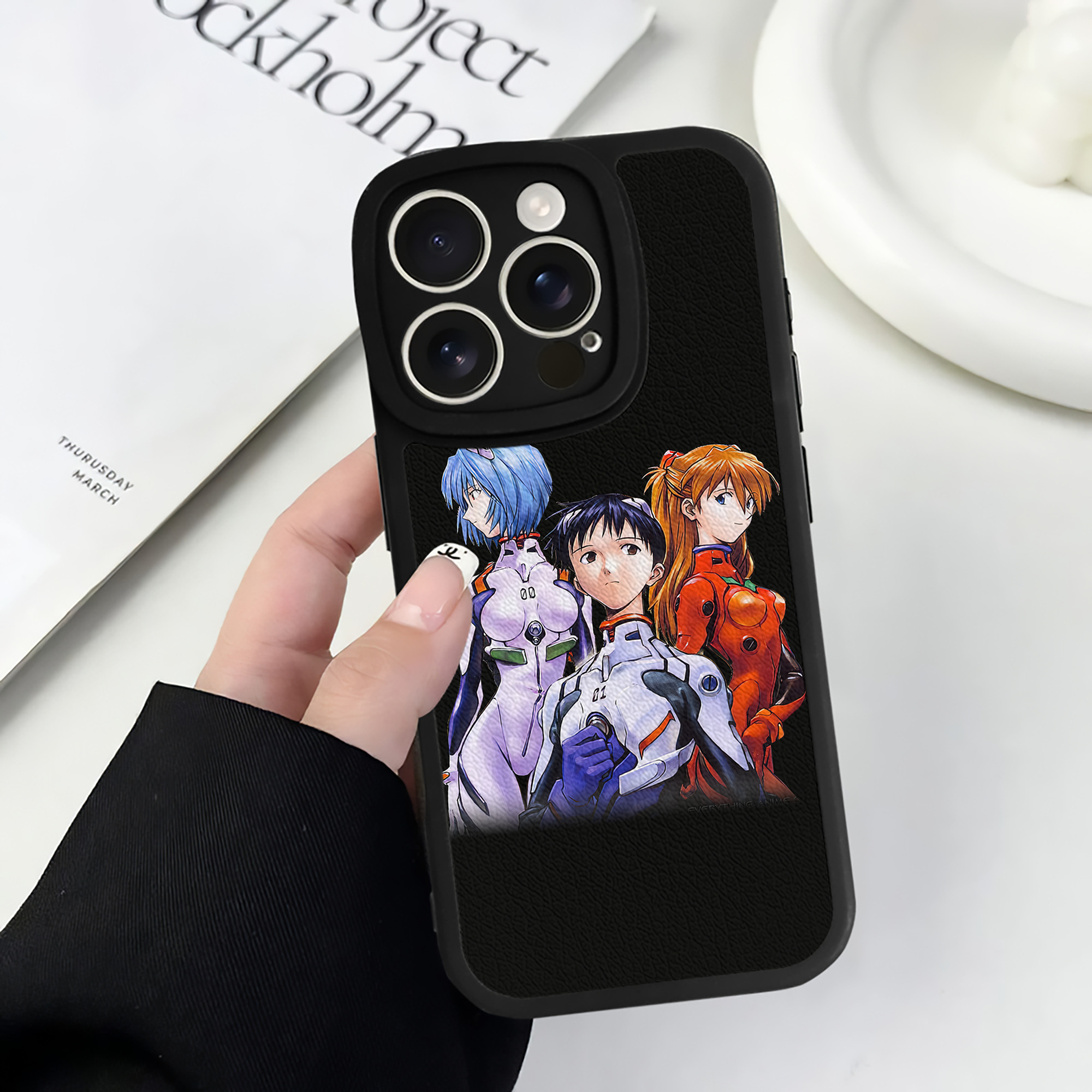 （画像用） EVA 新世紀エヴァンゲリオン 【iPhone 16シリーズ対応】シリコンスマホケース（レザー調） 材質：シリコン